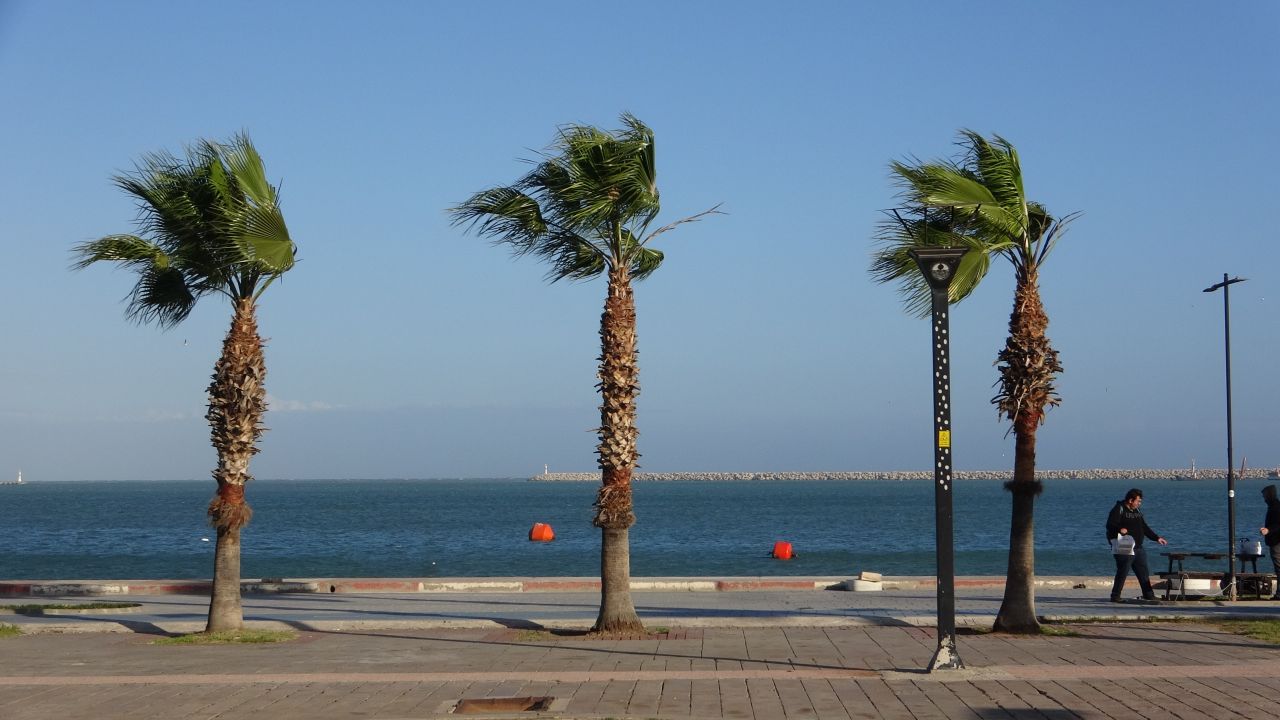 Mersin’de fırtına faciası kılpayı atlatıldı: Çocuk son anda kurtuldu 4