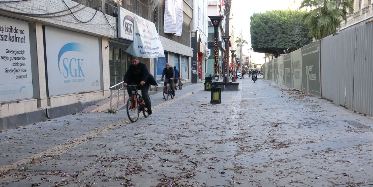 Mersin’de fırtına faciası kılpayı atlatıldı: Çocuk son anda kurtuldu 5