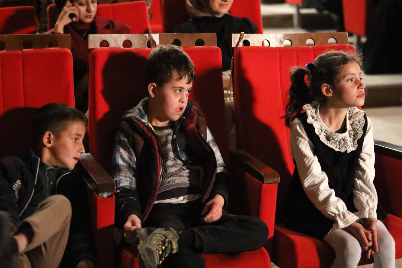 Van’da otizm farkındalığına renkli dokunuş: Çocuklar gönüllerince eğlendiler 1