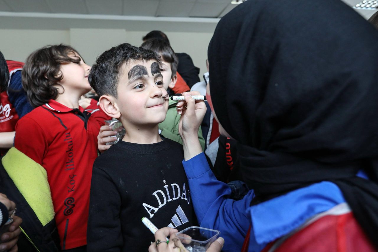 Van’da otizm farkındalığına renkli dokunuş: Çocuklar gönüllerince eğlendiler 3