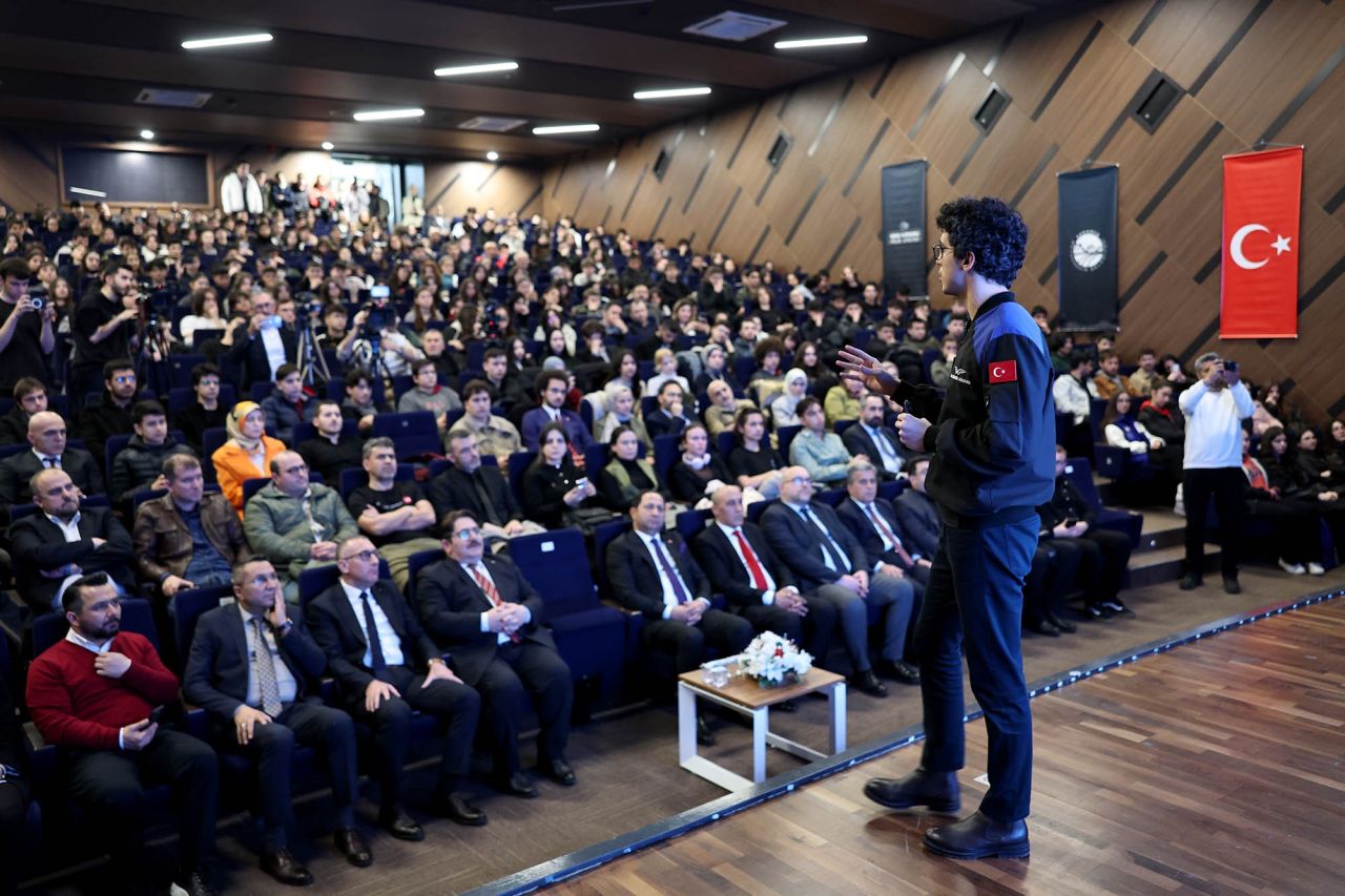 Türkiye’nin ikinci astronotu Tuva Çilingir Atasever gençlerle buluştu! "Uzaydan dünyayı görmek tarifsiz bir duyguydu" 6