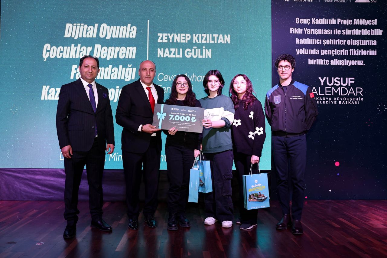 Türkiye’nin ikinci astronotu Tuva Çilingir Atasever gençlerle buluştu! "Uzaydan dünyayı görmek tarifsiz bir duyguydu" 4