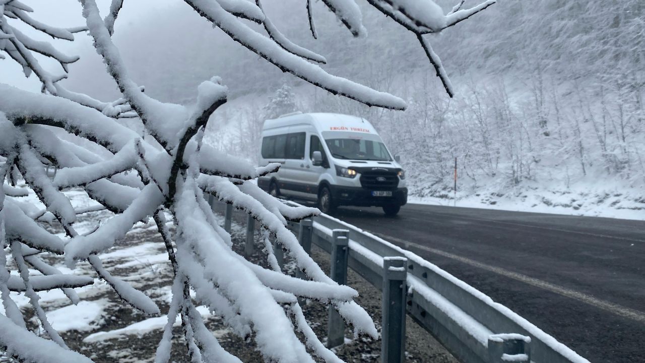 Kütahya-Bursa yolunda kar ve sis alarmı 1