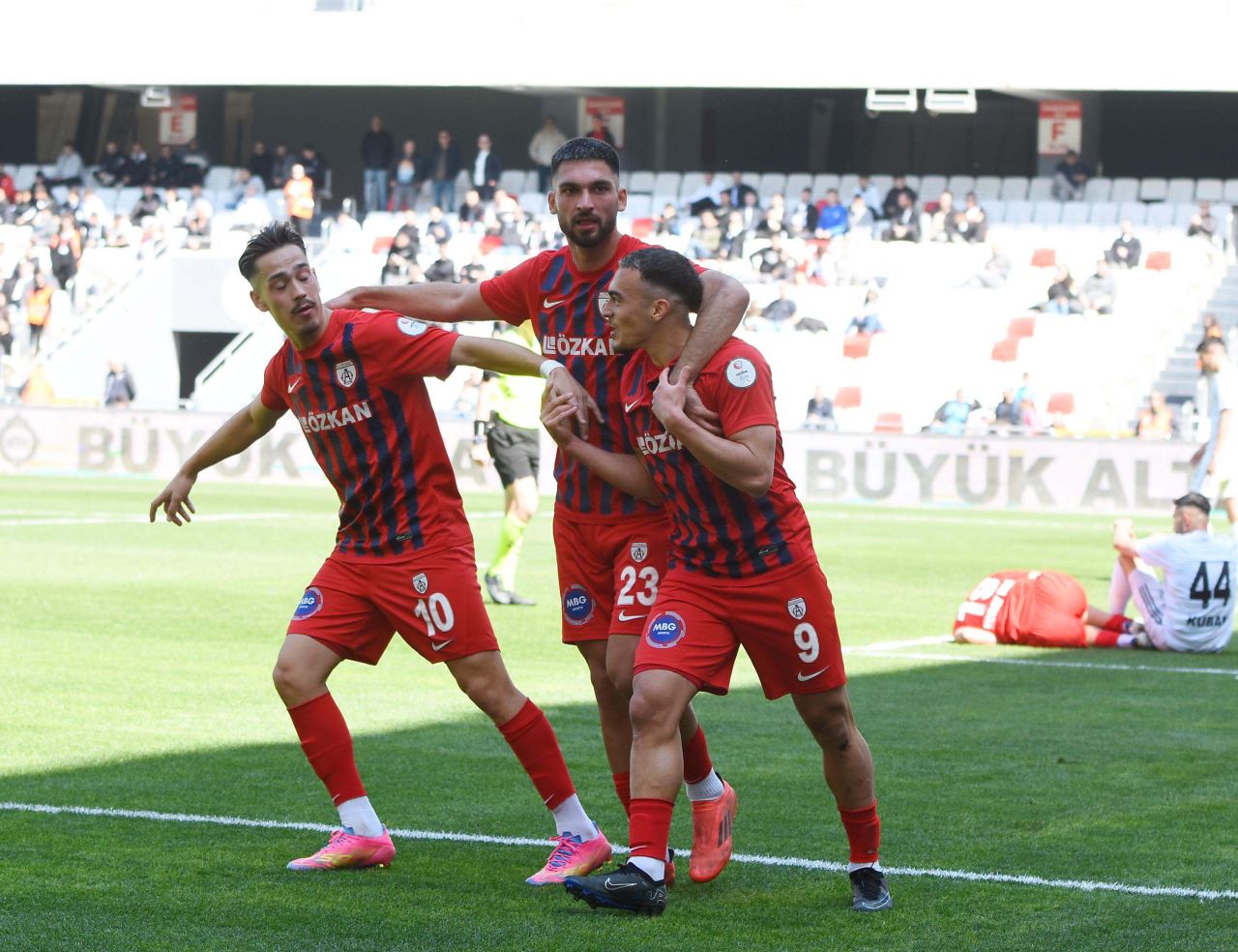 Ege'nin futbol kulüpleri sezon biterken nefes nefese kaldı 5
