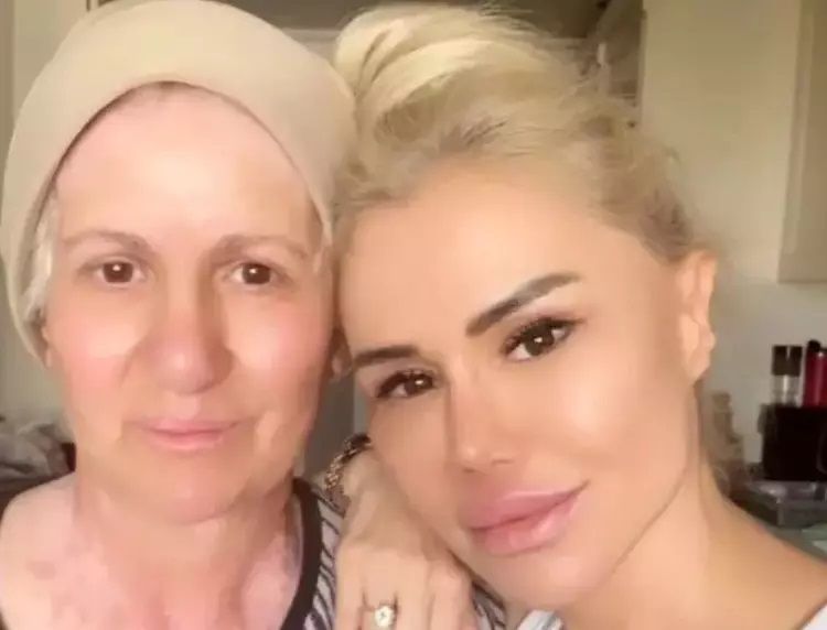 Ünlü türkücü Ceylan’dan annesiyle poz: Görenler abla-kardeş sandı! 4