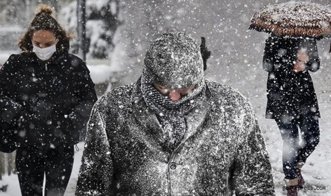 Türkiye'de hava alarmı: Kış geri dönüyor! İşi olmayan sakın dışarı çıkmasın... İstanbul ve Ankara dahil 79 ilde kar, fırtına ve dondurucu soğuk etkili olacak! 3