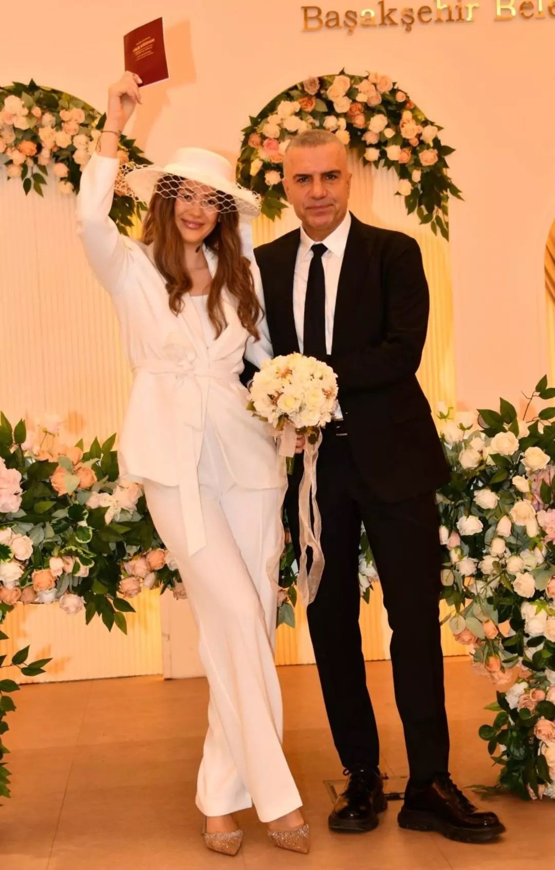 Berdan Mardini'den sürpriz nikah! 15 yaş küçük sevgilisiyle evlendi 3