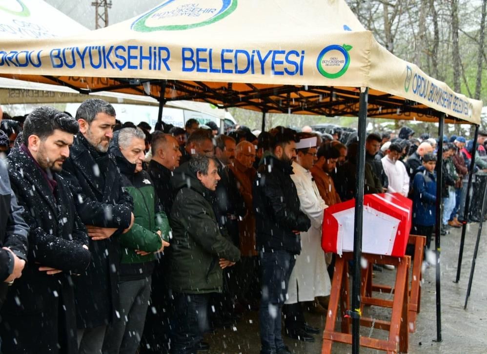 Ordu'da çöp ayrıştırma tesisinde makineye sıkışıp ölmüştü... Soner Altun son yolculuğuna uğurlandı 3
