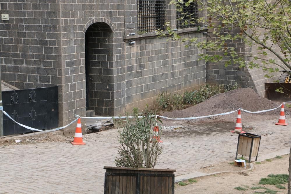 Diyarbakır’da Hz. Süleyman Camii’nde kanalizasyon krizi: Sahabe kabirleri altında pis su! 7