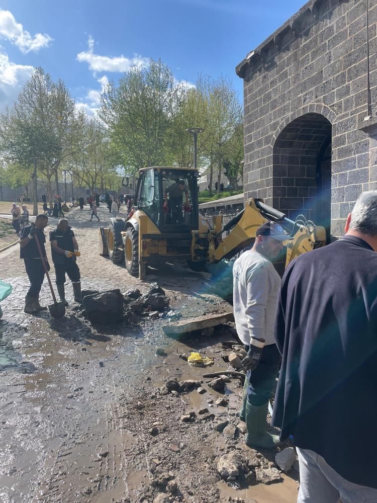 Diyarbakır’da Hz. Süleyman Camii’nde kanalizasyon krizi: Sahabe kabirleri altında pis su! 3