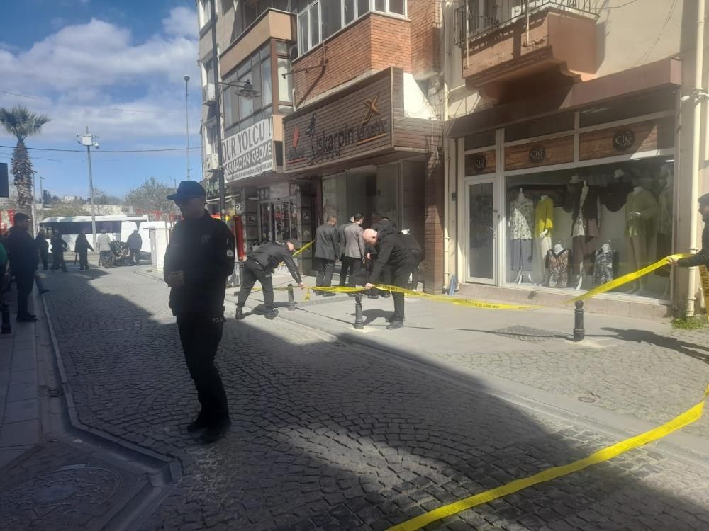 Çanakkale’de şüpheli kutu paniği: Patlatıldı, içinden kâğıtlar saçıldı! 2