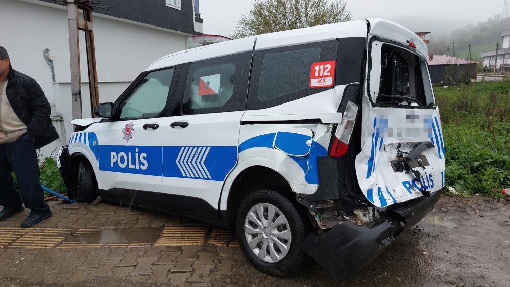 Samsun’da polis aracı kazası: Minibüs çarptı, 2 yaralı 6