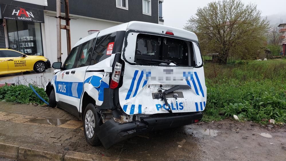 Samsun’da polis aracı kazası: Minibüs çarptı, 2 yaralı 5