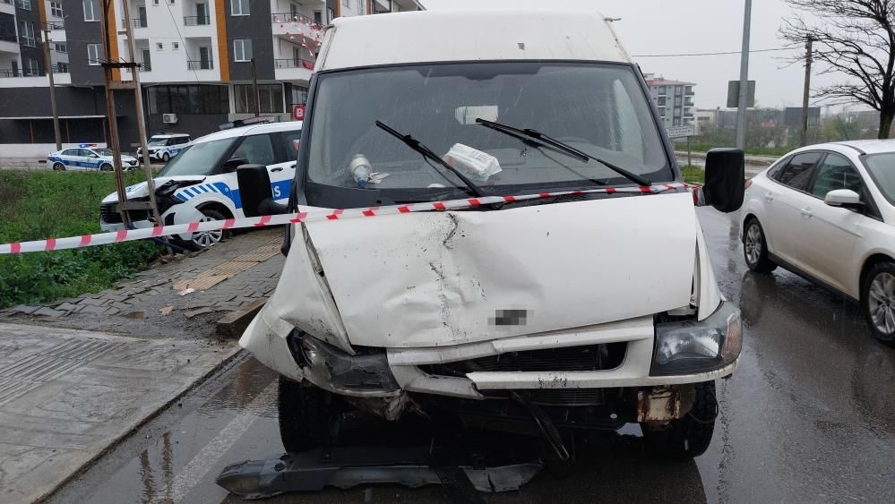 Samsun’da polis aracı kazası: Minibüs çarptı, 2 yaralı 3