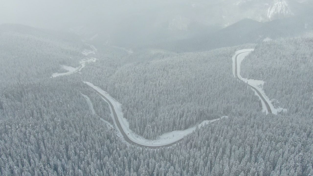 Kastamonu’da nisan sürprizi! Ilgaz Dağı’nda kar 30 santimetreye ulaştı, 22 köy yolu kapandı 4