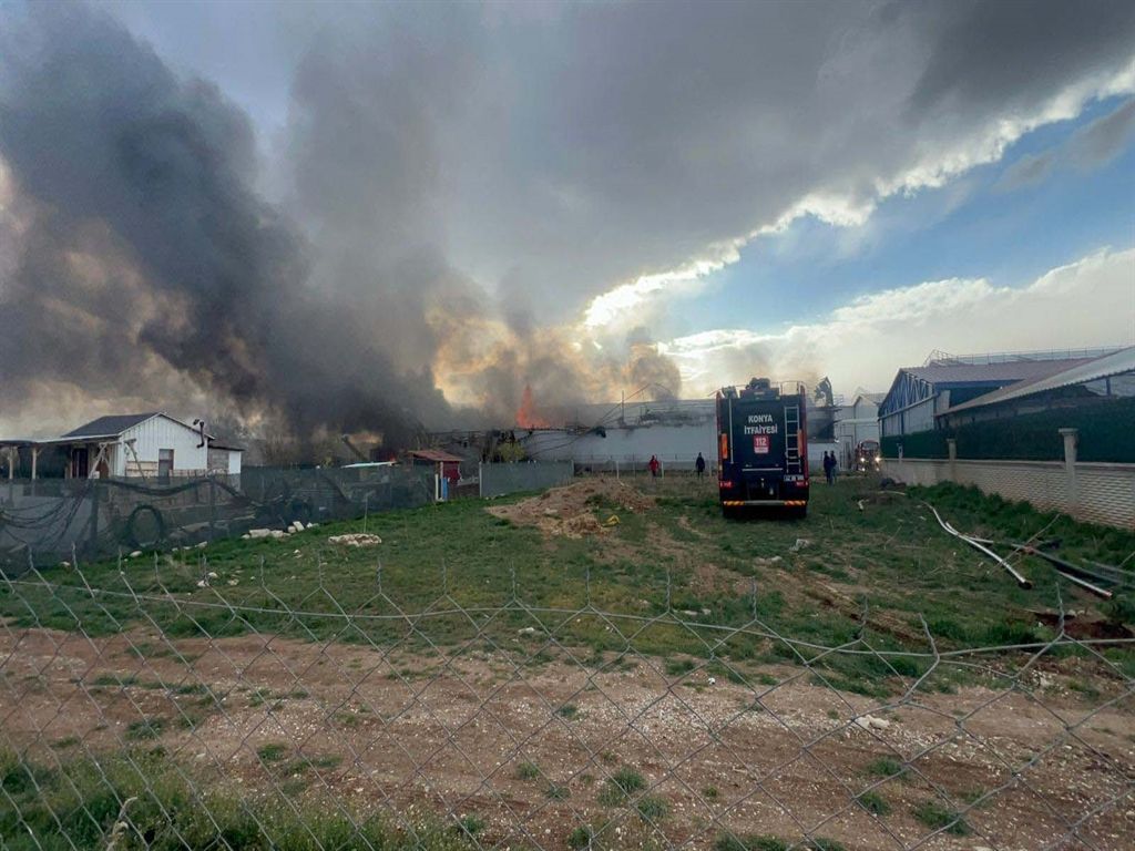 Konya’da tavuk çiftliğinde yangın: Kıvılcımlar alevlendirdi 3