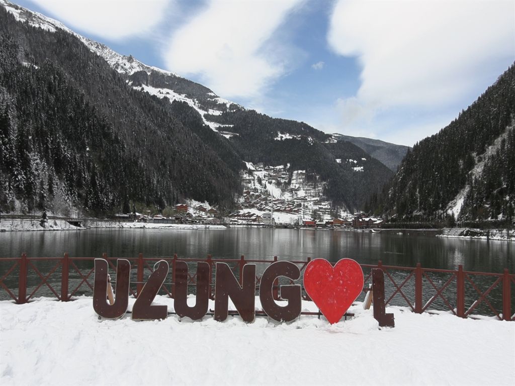 Uzungöl nisan’da beyaz gelinlik giydi: Kar manzarası dronla görüntülendi 3