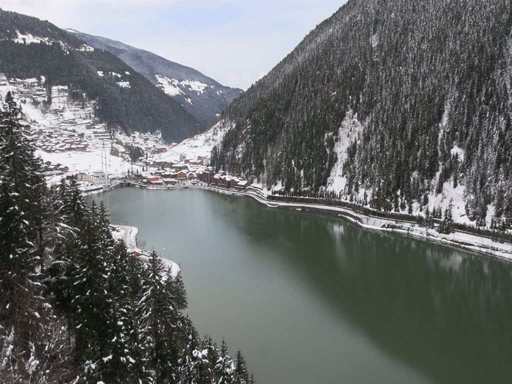 Uzungöl nisan’da beyaz gelinlik giydi: Kar manzarası dronla görüntülendi 9