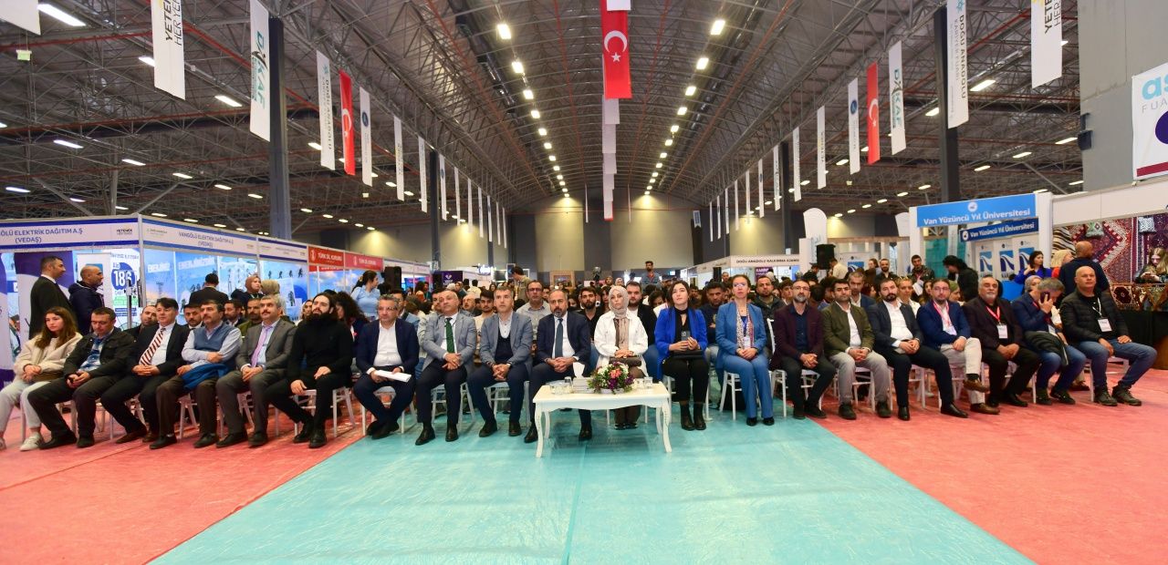 Van’da DAKAF’25 coşkusu sona erdi! Gençler iş dünyasıyla buluştu 1