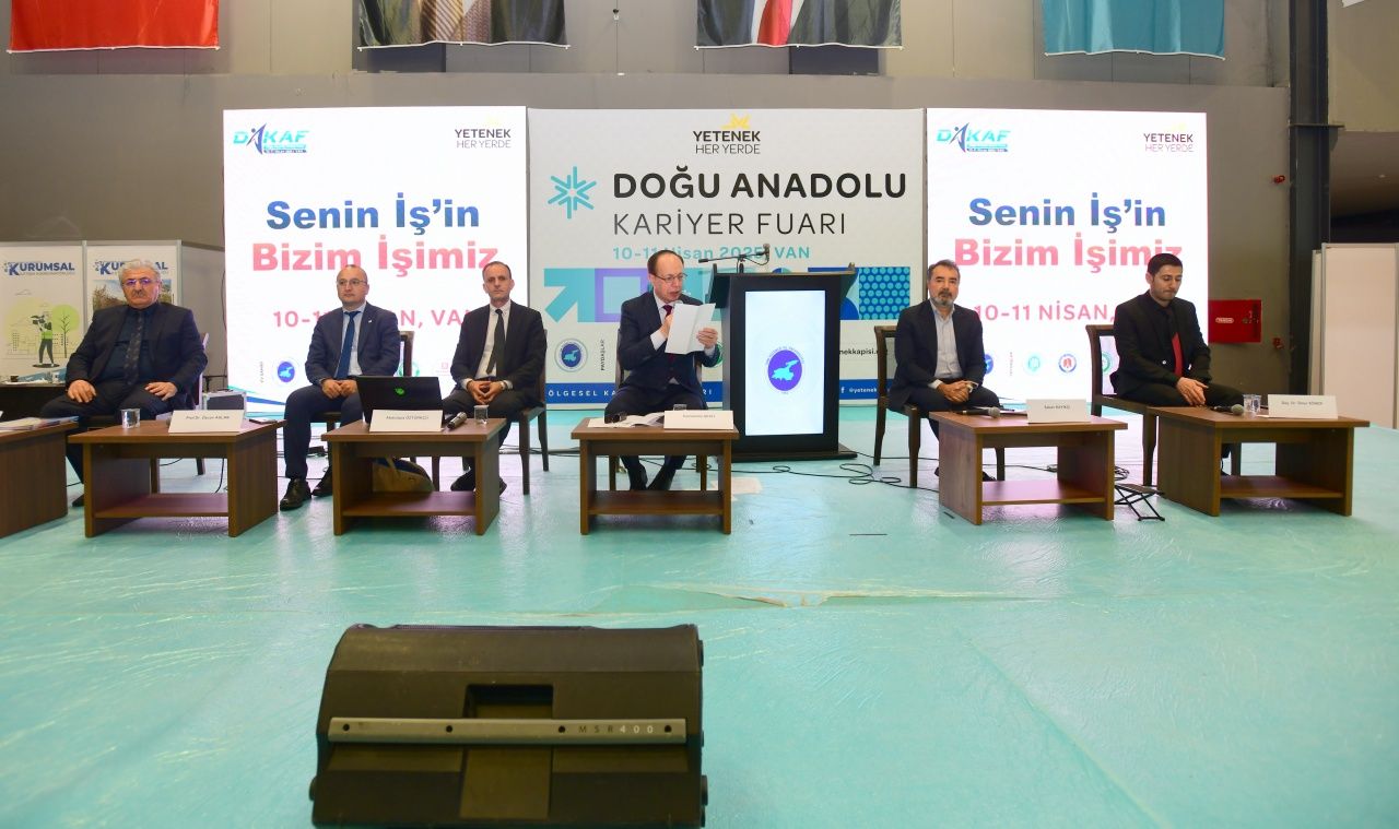 Van’da DAKAF’25 coşkusu sona erdi! Gençler iş dünyasıyla buluştu 2