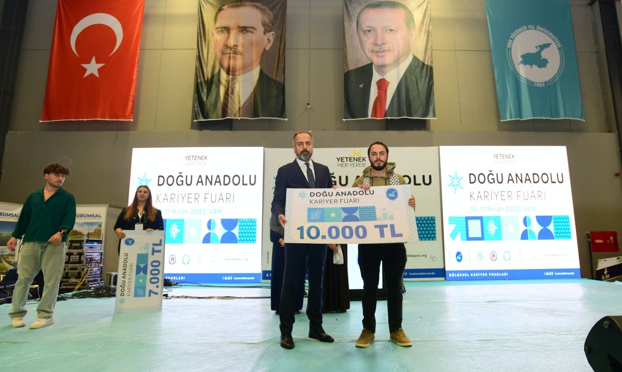 Van’da DAKAF’25 coşkusu sona erdi! Gençler iş dünyasıyla buluştu 3