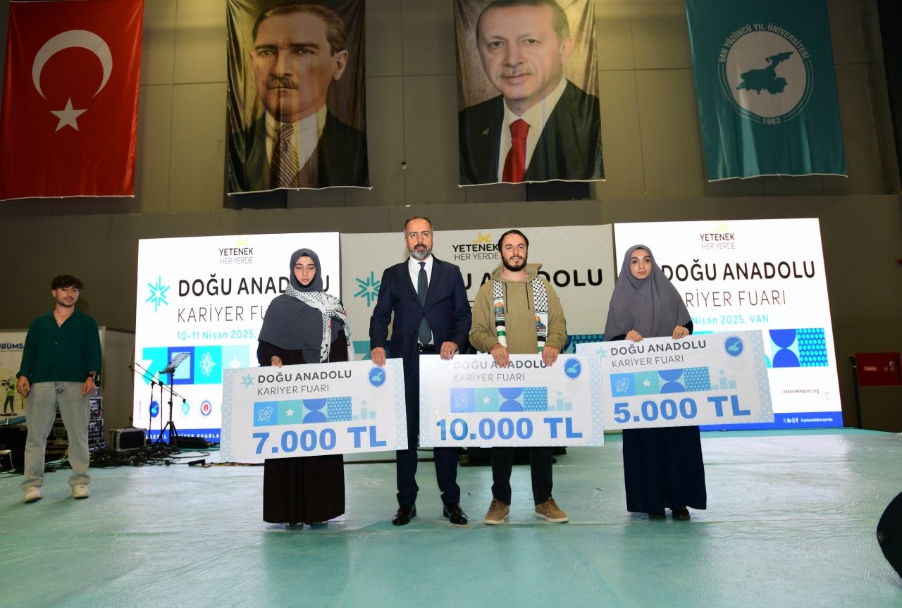 Van’da DAKAF’25 coşkusu sona erdi! Gençler iş dünyasıyla buluştu 4