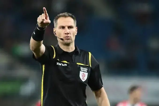 Aynı hakem, iki farklı karar! Galatasaray'ın verilmeyen penaltısının gizli kahramanı VAR hakemi Tomasz Kwiatkowski 7