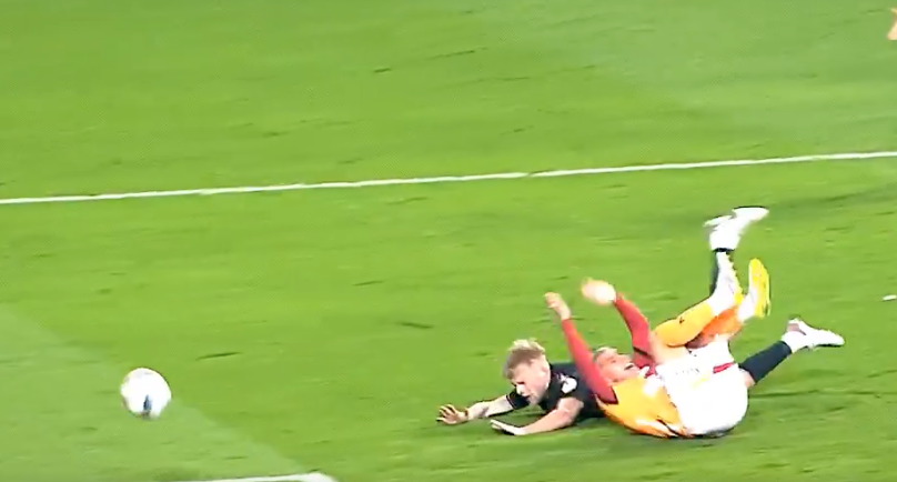 Aynı hakem, iki farklı karar! Galatasaray'ın verilmeyen penaltısının gizli kahramanı VAR hakemi Tomasz Kwiatkowski 4