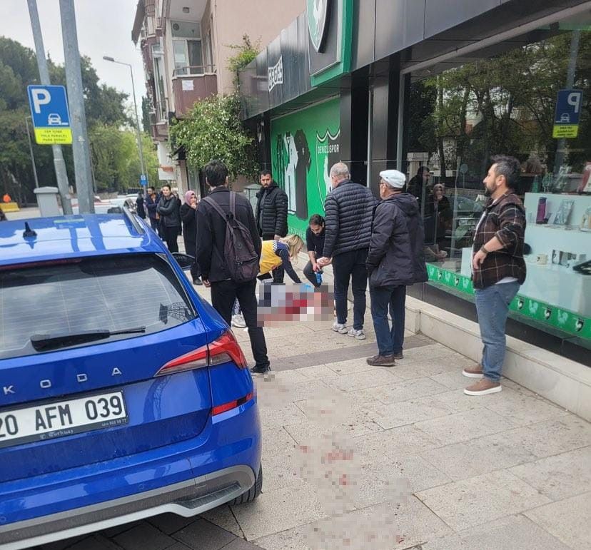 Eski eşini sevgilisiyle görünce katletti! Sokak ortasında defalarca bıçaklanan Hatice Ünlü hayatını kaybetti 3