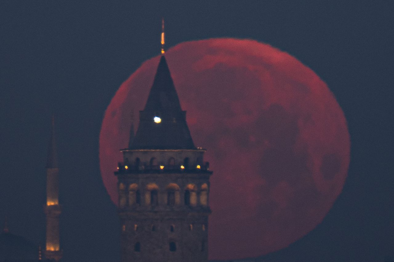 Pembe Ay mest etti: Baharın gelişini simgeliyor ve doğanın uyanışını temsil ediyor 1