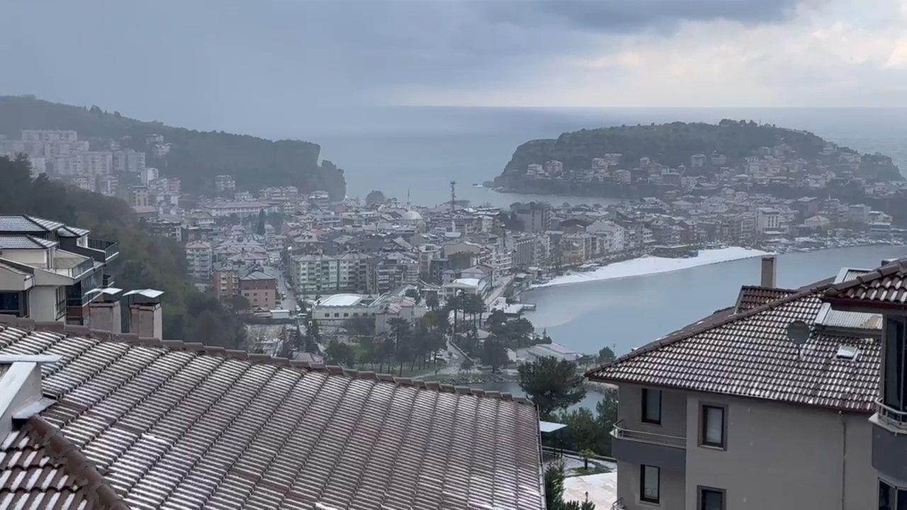 Amasra’da doğa şöleni! Bir saatte dört mevsim, gökyüzü kızıla büründü 1