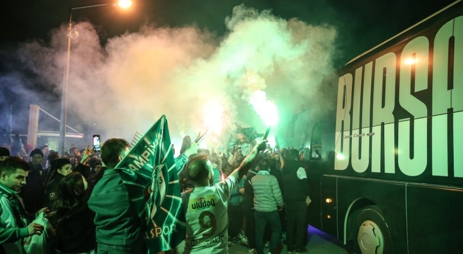 Bursa şehri şampiyonluk için ayakta: Kutlamalar sabaha kadar! 1
