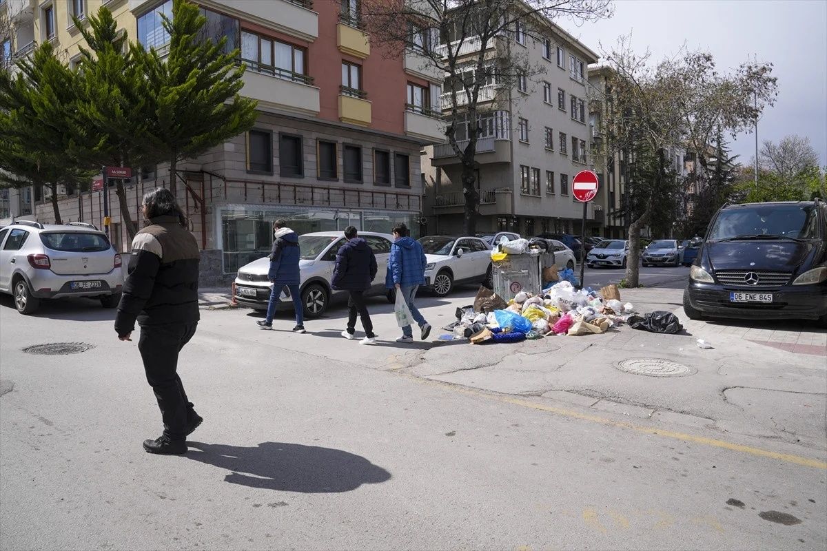 CHP'li Çankaya çöp yığınlarıyla boğuşuyor! İşçiler eylemde, sokaklar çöp dağlarına teslim 2