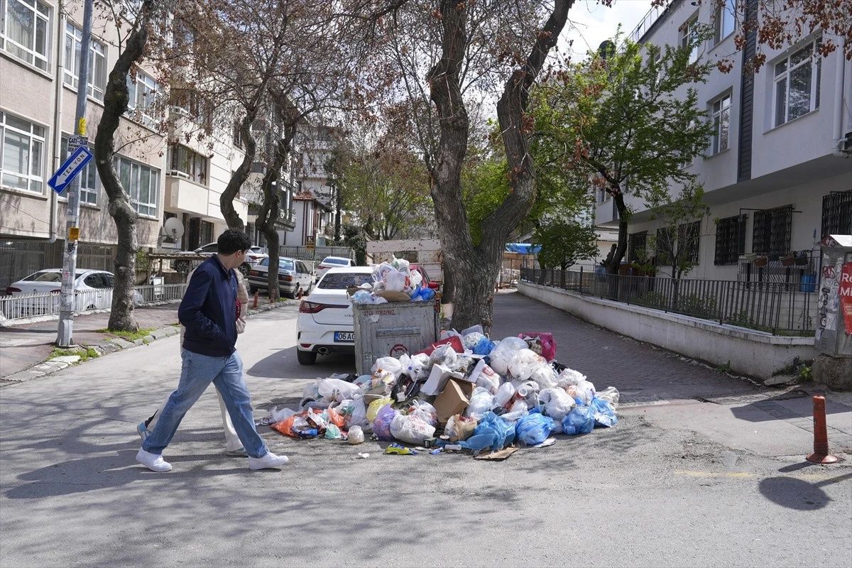 CHP'li Çankaya çöp yığınlarıyla boğuşuyor! İşçiler eylemde, sokaklar çöp dağlarına teslim 9