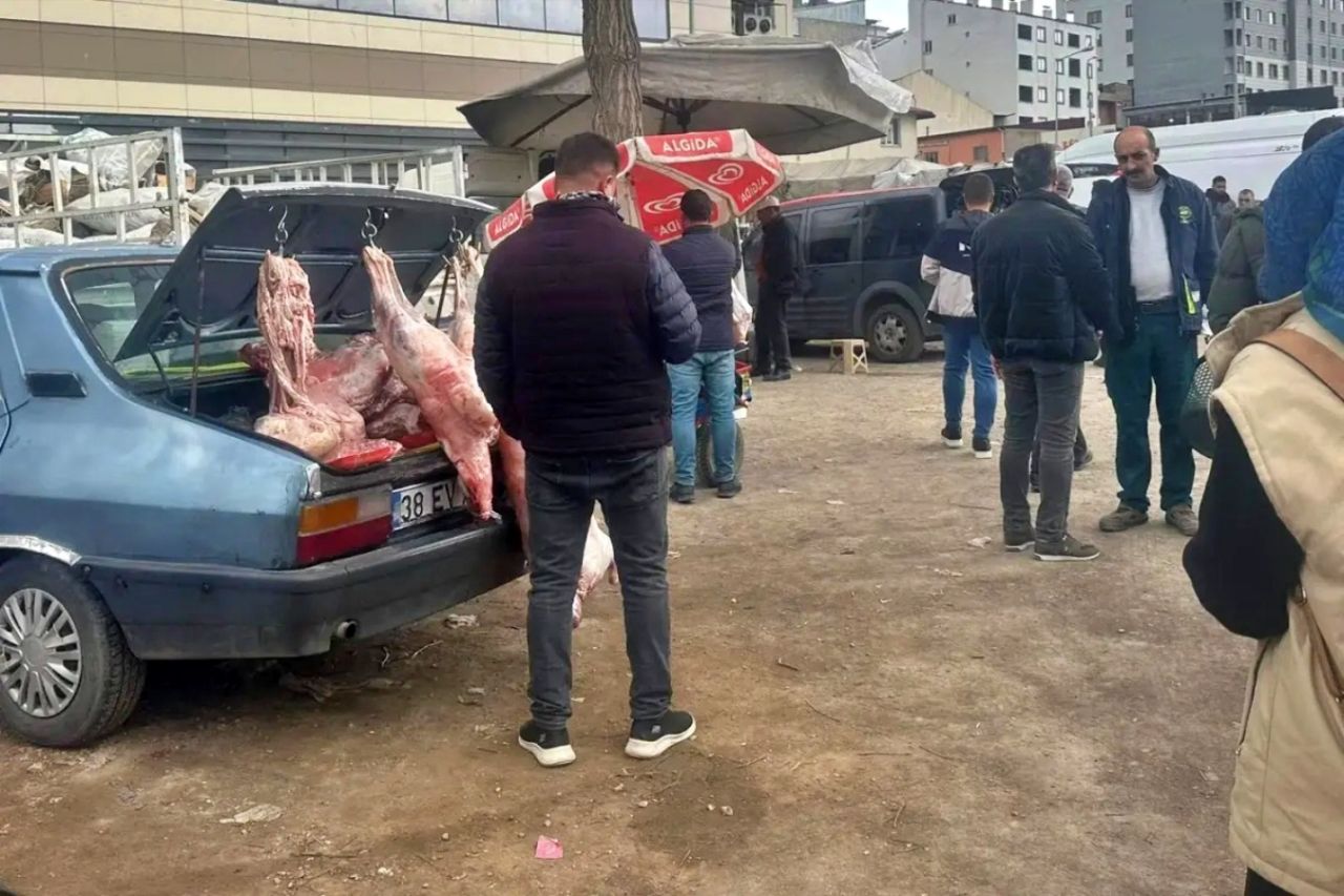 Ağrı Doğubayazıt’ta halk sağlığına tehdit! 150 kilo açıkta et imha edildi! 1