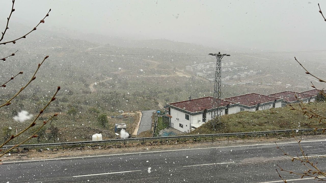 Elazığ'ın doğası beyaza büründü! Yüksek kesimlerinde kar yağışı başladı 2