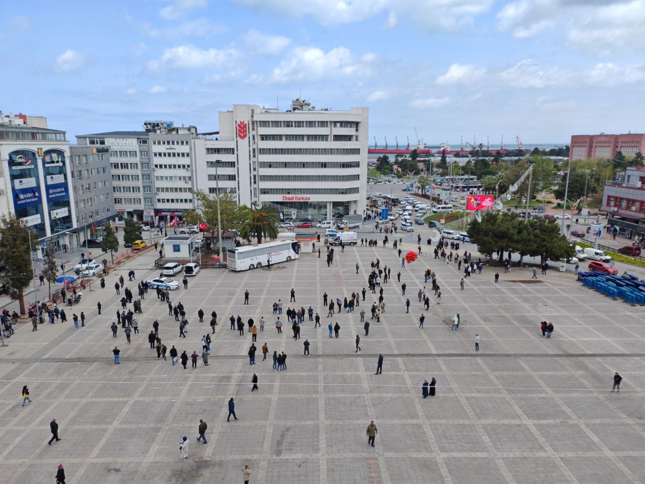 Samsun’da yol isyanı! Yol yapılmıyor diye kendini yakmak istedi 3