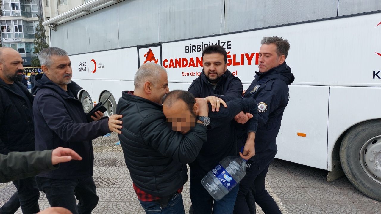 Samsun’da yol isyanı! Yol yapılmıyor diye kendini yakmak istedi 2