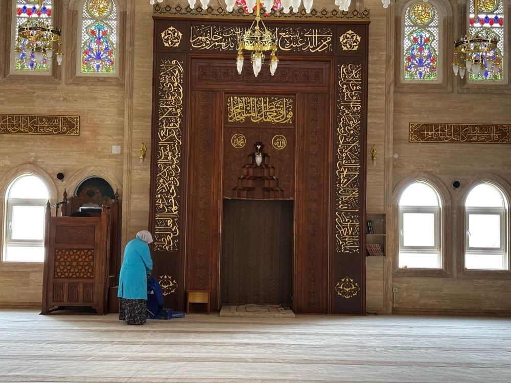 Çorum’da camiler pırıl pırıl: Belediye hijyen için kolları sıvadı 2