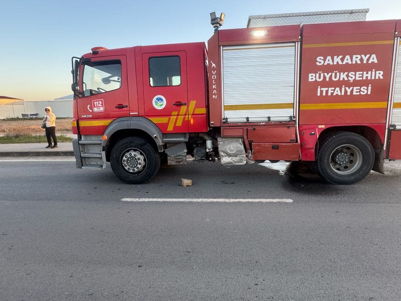 Sakarya’da dramatik kaza! Yangına koşan itfaiye aracı başka bir araca çarptı! 2 kişi yaralandı 2