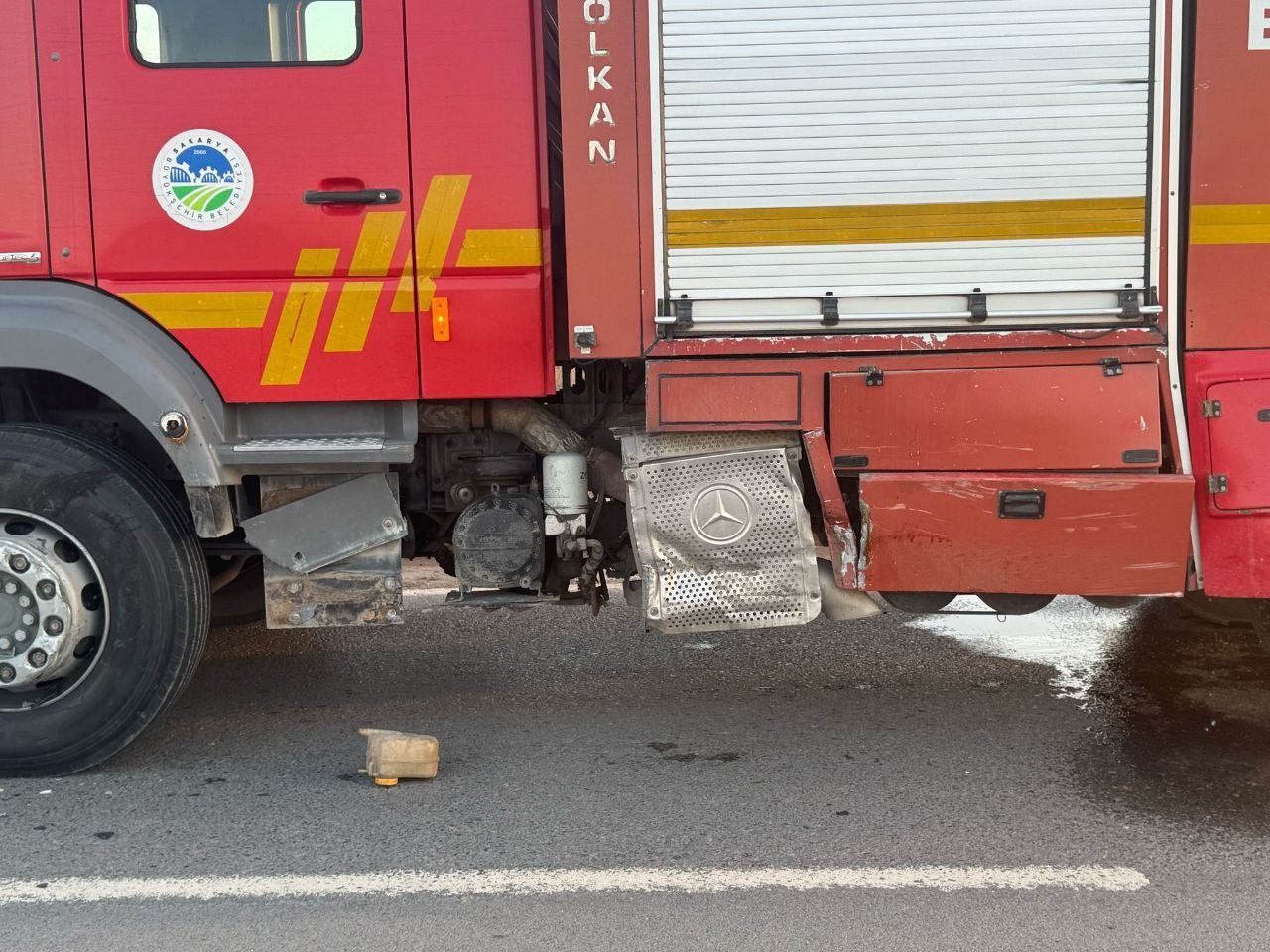 Sakarya’da dramatik kaza! Yangına koşan itfaiye aracı başka bir araca çarptı! 2 kişi yaralandı 6