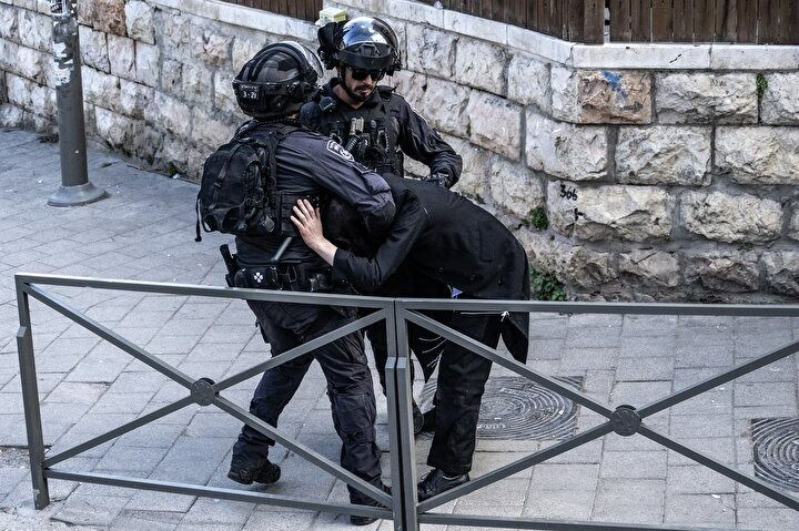 Siyonizm çocukları... İsrail polisi Kudüs'te Yahudilere saldırdı! 11