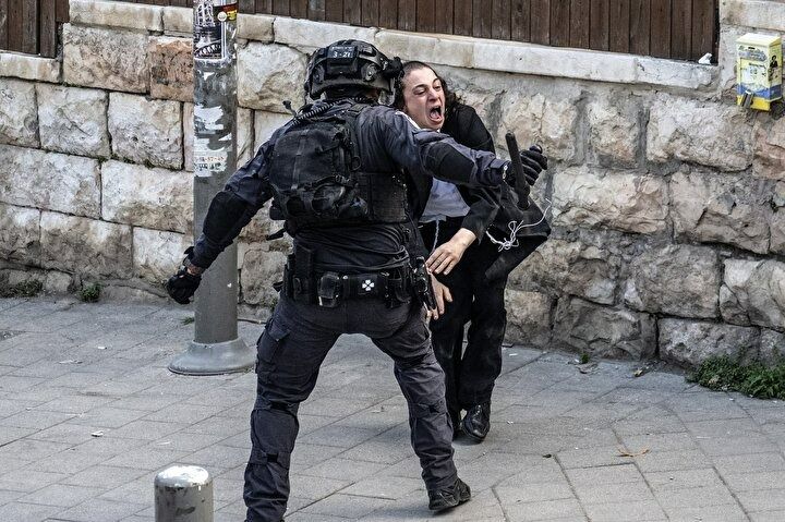 Siyonizm çocukları... İsrail polisi Kudüs'te Yahudilere saldırdı! 6
