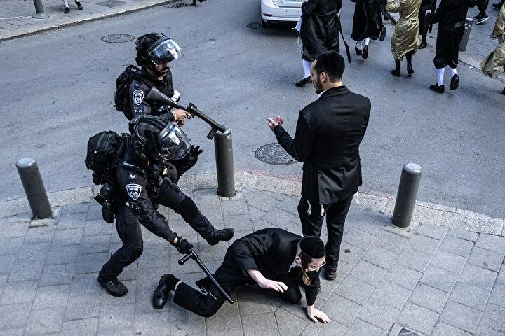 Siyonizm çocukları... İsrail polisi Kudüs'te Yahudilere saldırdı! 9