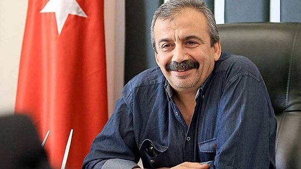Sırrı Süreyya Önder'in sağlık durumu nasıl? Hayati tehlikesi devam ediyor! 23.30'dan bu yana ameliyatta... 10