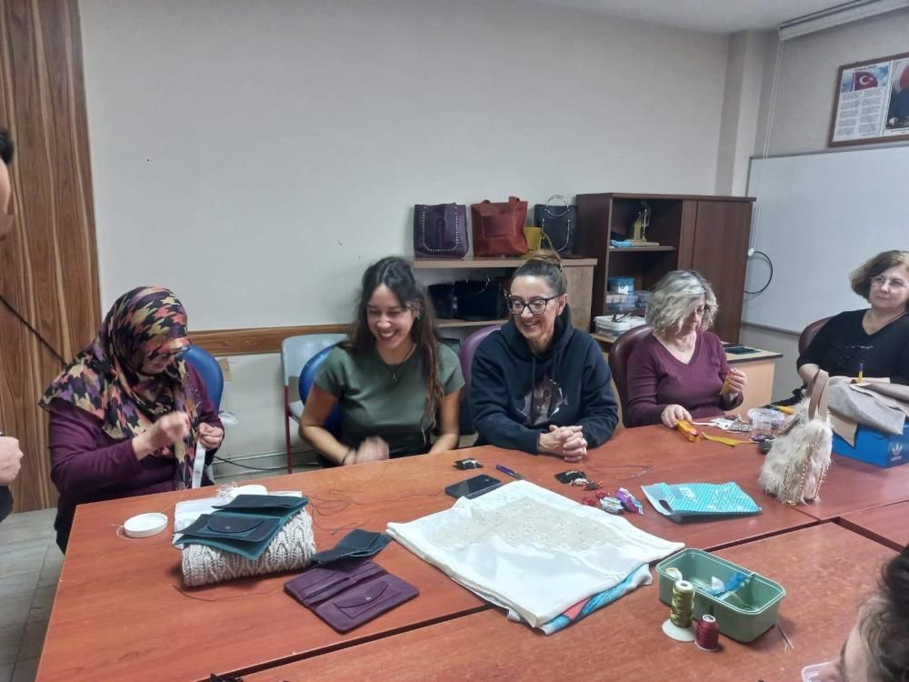 Havran’da erasmus buluşması: İspanyol öğretmenler halk eğitimi merkezini ziyaret etti 1