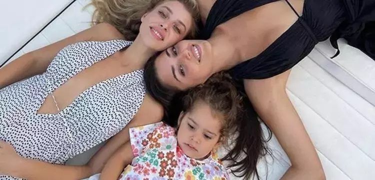 Hande Erçel’in yeğeni operasyon geçirdi: Gamze Erçel’den kızı Mavi’nin sağlık durumu hakkında açıklama 1