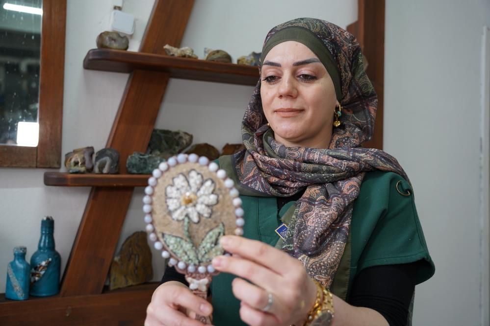 Tokat’ta kadınlar taşları sanata dönüştürüyor: Yarı değerli taşlarla ekonomi canlanıyor! 3