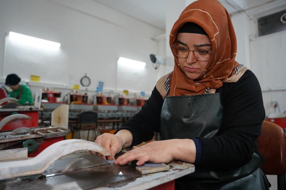 Tokat’ta kadınlar taşları sanata dönüştürüyor: Yarı değerli taşlarla ekonomi canlanıyor! 9