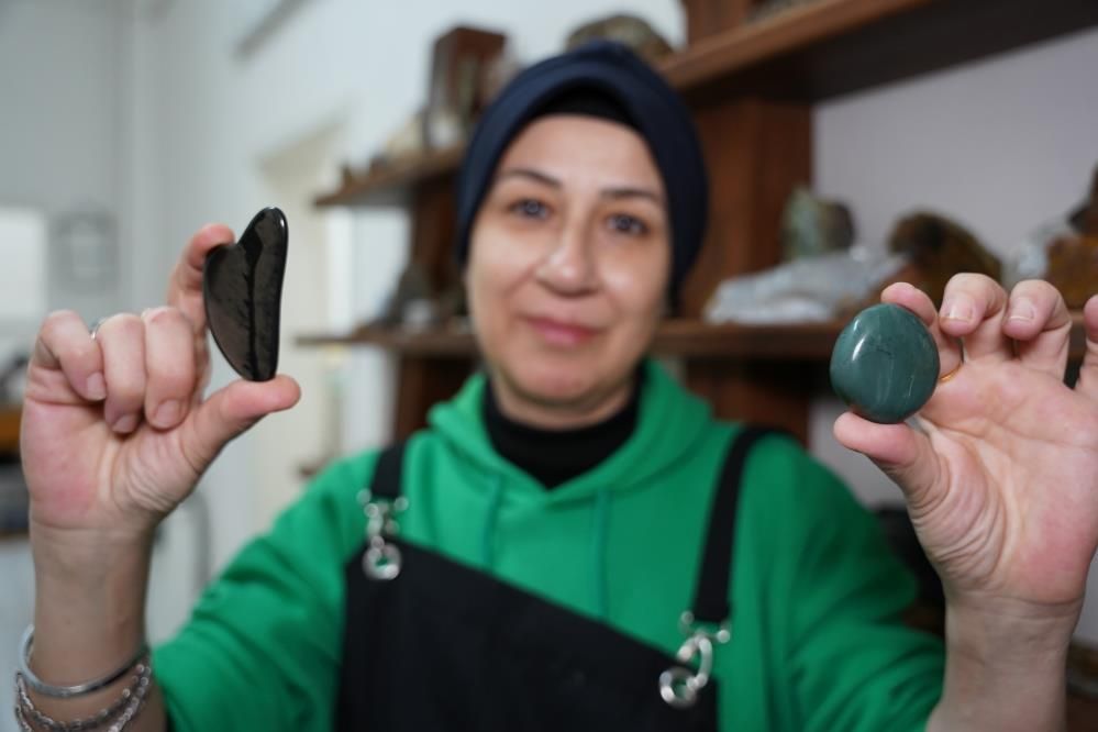 Tokat’ta kadınlar taşları sanata dönüştürüyor: Yarı değerli taşlarla ekonomi canlanıyor! 4